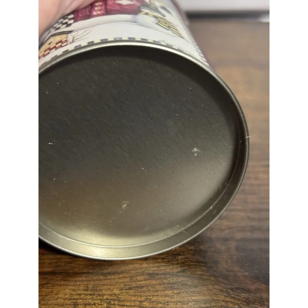 Christmas Tin‎